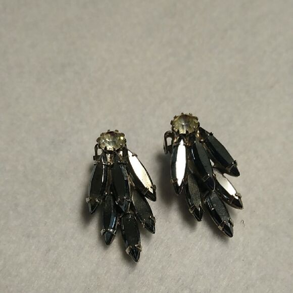 Vintage Elegant Juliana Style Black and Silver Clip Earrings Cottagecore Grandma - Picture 3 of 5